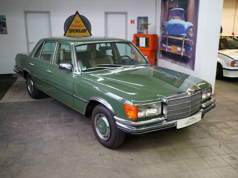 Groen Gebruikt 1977 Mercedes 280 SE Sedan | € 16.990 - Afbeelding 1/4