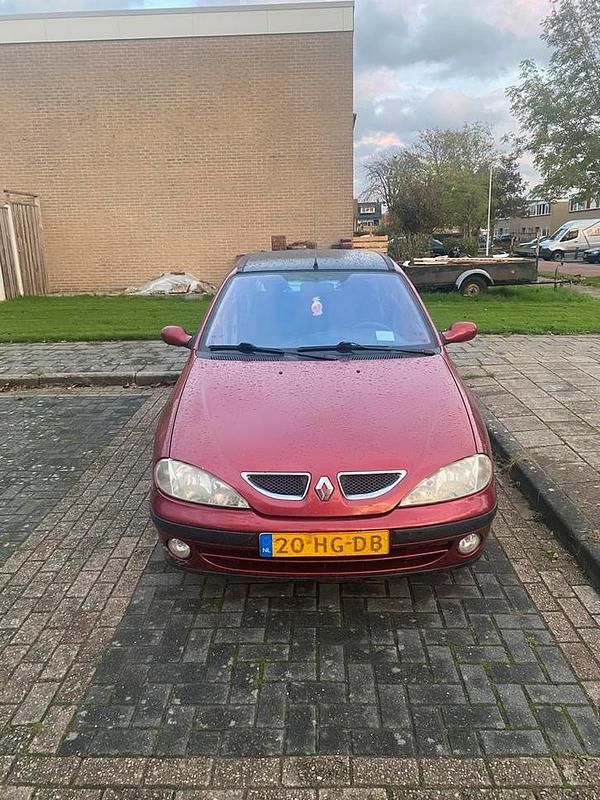 Gebruikt 2001 Renault Mégane | € 600 (Eerlijke prijs) - Afbeelding 1/4