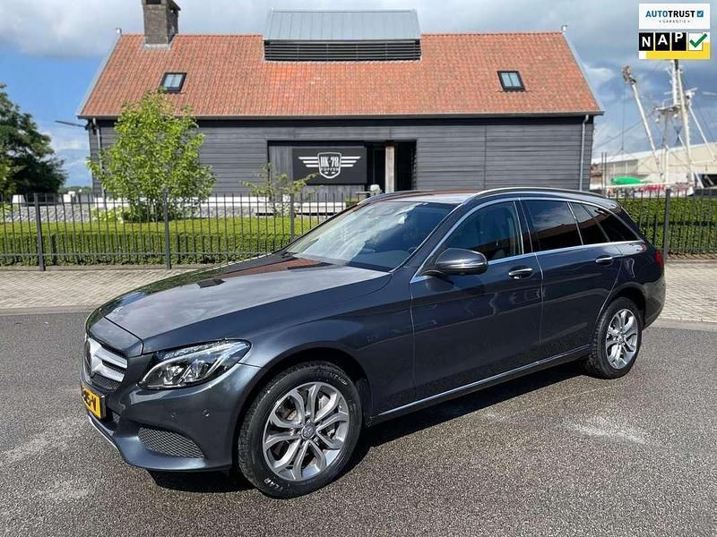 Grijs Gebruikt 2015 Mercedes C350e Edition Stationwagen | € 16.700 (Eerlijke prijs) - Afbeelding 1/4