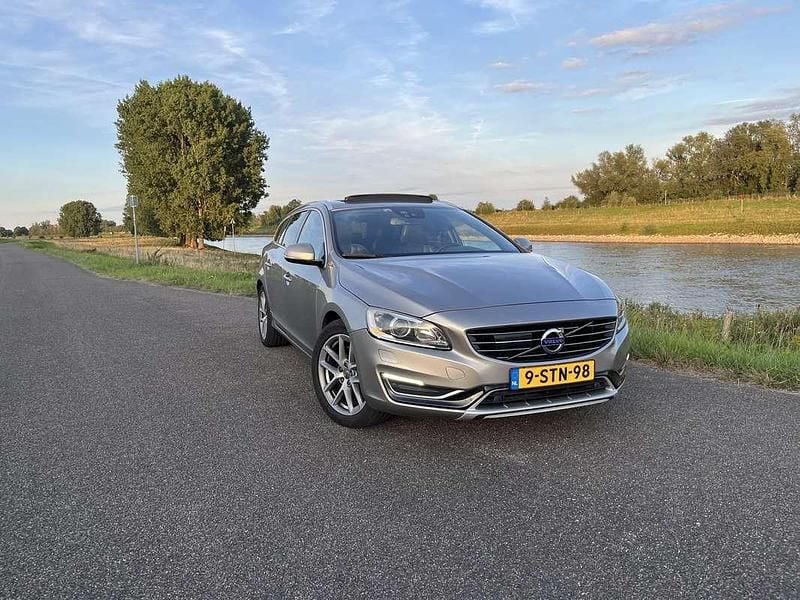 Grijs Gebruikt 2013 Volvo V60 Stationwagen | € 5.350 (Eerlijke prijs) - Afbeelding 1/4