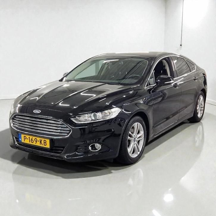 Zwart (metallic) Occasion 2018 Ford Mondeo Titanium Hatchback | € 9.950 (Super prijs) - Afbeelding 1/4