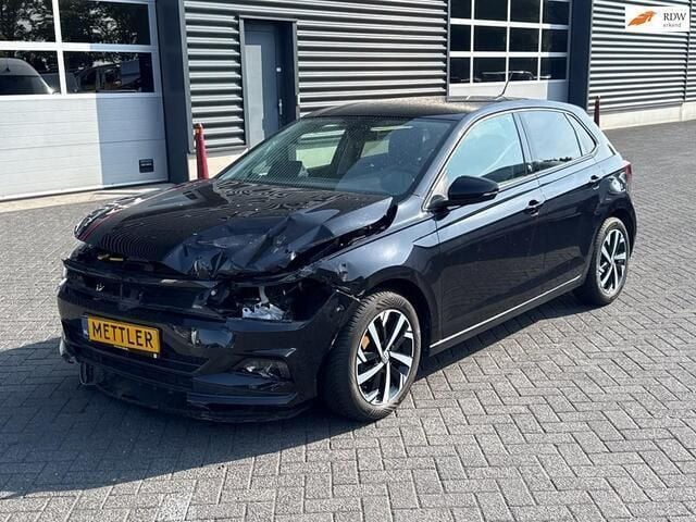 Zwart Gebruikt 2017 VW Polo Comfortline Hatchback | € 6.950 - Afbeelding 1/4