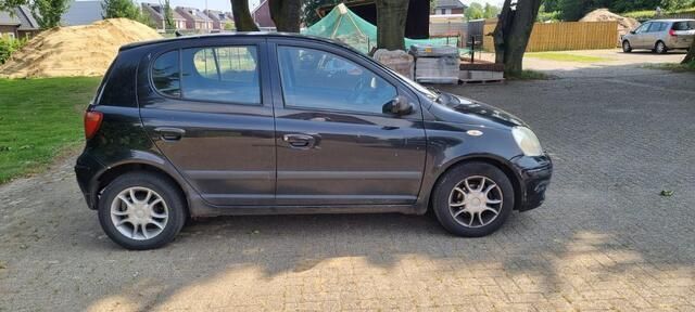 Zwart Gebruikt 2004 Toyota Yaris Sol Hatchback | € 2.400 (Eerlijke prijs) - Afbeelding 1/4