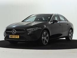 Donker kosmoszwart metaalkleur metallic Gebruikt 2024 Mercedes 250 Sedan | € 36.950 - Afbeelding 1/3