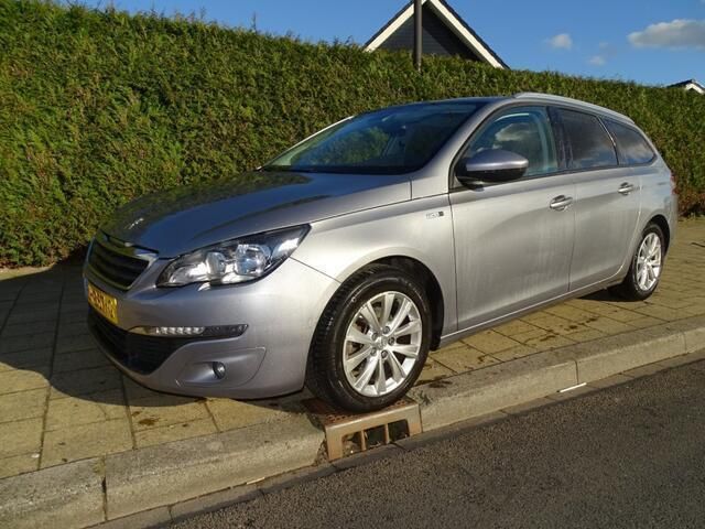 Grijs Gebruikt 2016 Peugeot 308 Style Stationwagen | € 10.950 (Eerlijke prijs) - Afbeelding 1/4