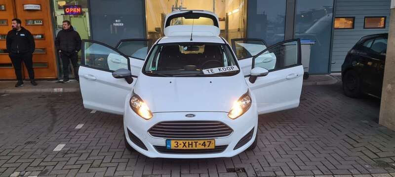 Zwart Gebruikt 2014 Ford Fiesta Style Hatchback | € 6.250 (Eerlijke prijs) - Afbeelding 1/4