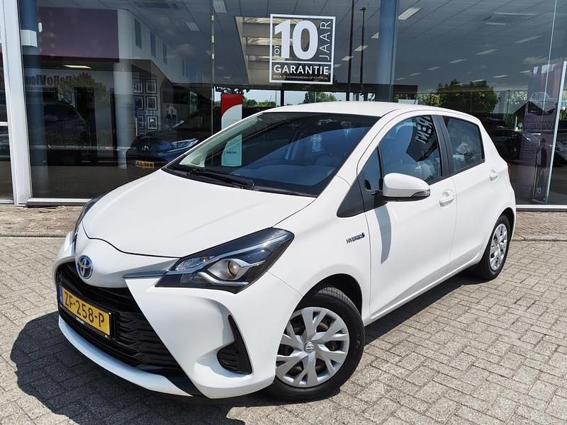 Wit Gebruikt 2019 Toyota Yaris Hybrid Active Hatchback | € 14.895 (Goede deal) - Afbeelding 1/4
