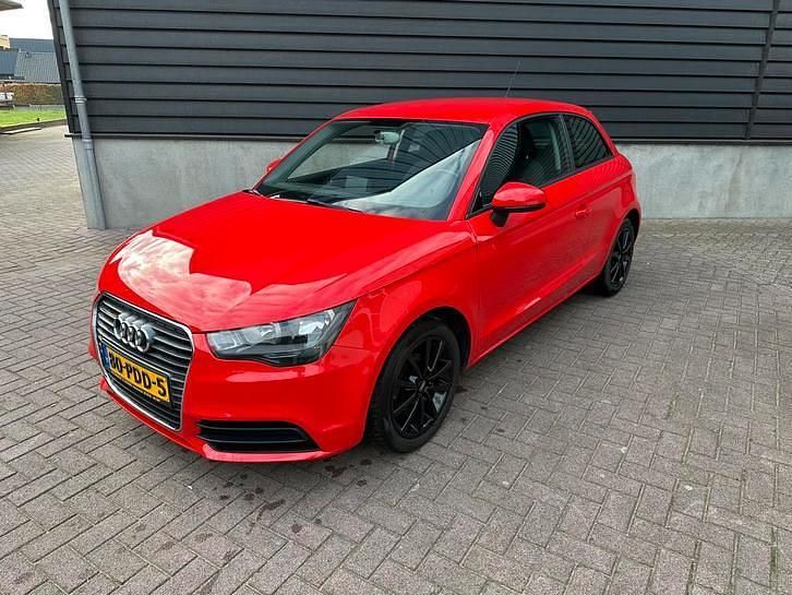 Rood Gebruikt 2011 Audi A1 Attraction Hatchback | € 6.250 (Eerlijke prijs) - Afbeelding 1/4