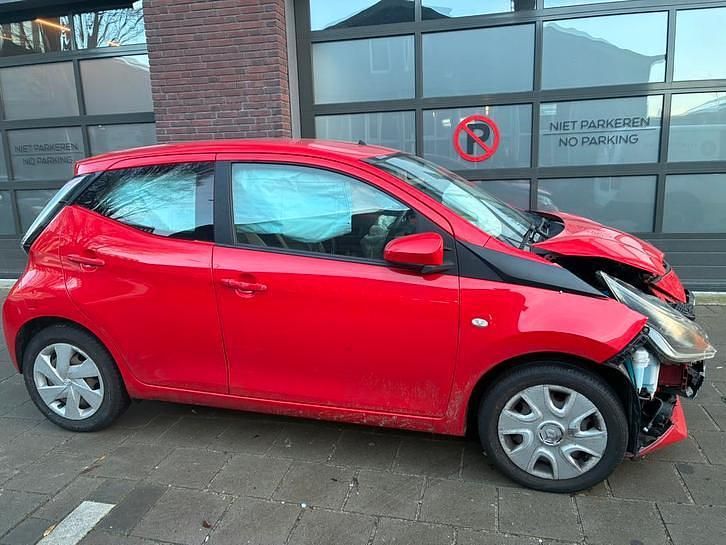 Occasion 2015 Toyota Aygo Hatchback | € 1.750 (Super prijs) - Afbeelding 1/4