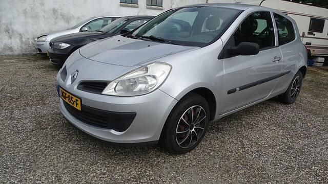 Grijs Gebruikt 2009 Renault Clio II Authentique Hatchback | € 1.499 (Eerlijke prijs) - Afbeelding 1/4