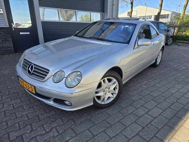 Grijs, metallic lak Gebruikt 2003 Mercedes CL500 Coupé | € 10.995 (Iets duurder) - Afbeelding 1/4