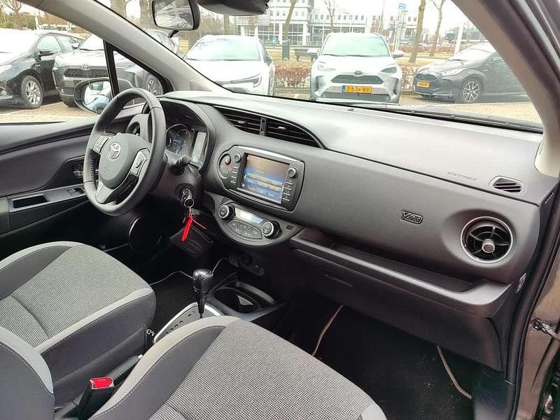 Occasion Toyota Yaris Hybrid 99 PK (72 kW) 2019 Grijs Hatchback