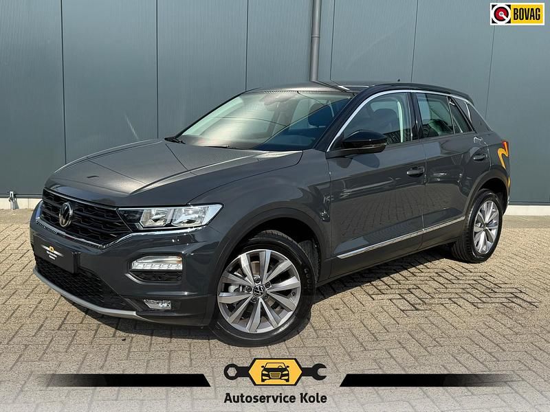 Grijs Gebruikt 2021 VW T-Roc Style SUV | € 21.735 (Goede deal) - Afbeelding 1/4