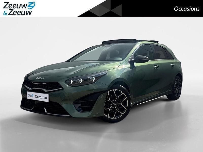 Groen Gebruikt 2024 Kia Ceed Premium Hatchback | € 33.995 - Afbeelding 1/4