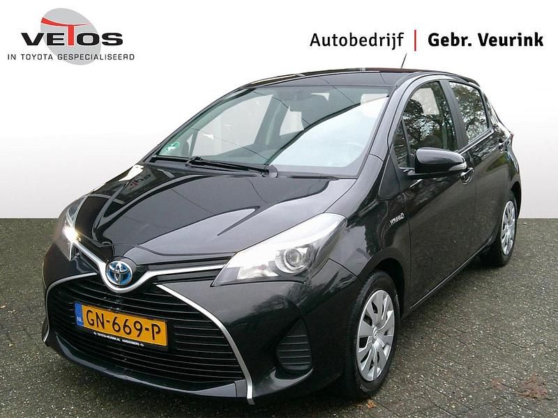 Zwart (metallic) Gebruikt 2015 Toyota Yaris Hybrid Hatchback | € 10.950 (Eerlijke prijs) - Afbeelding 1/4
