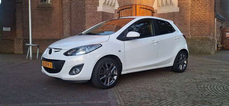 Wit Gebruikt 2012 Mazda 2 Hatchback | € 3.650 (Eerlijke prijs) - Afbeelding 1/4