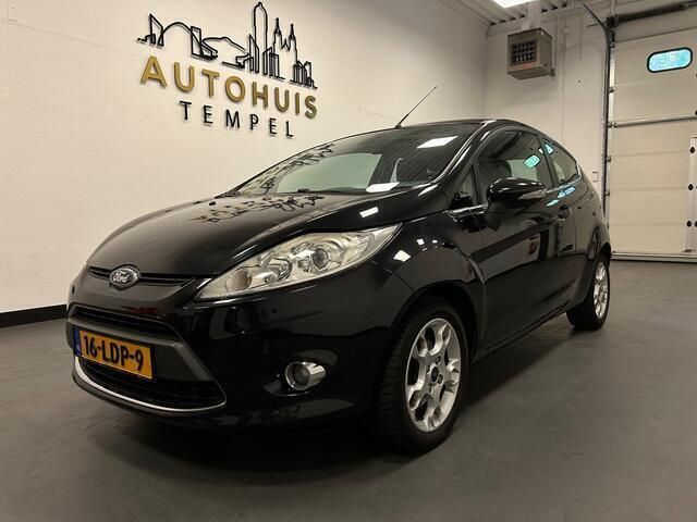 Zwart Occasion 2010 Ford Fiesta Titanium Hatchback | € 1.250 (Iets duurder) - Afbeelding 1/4