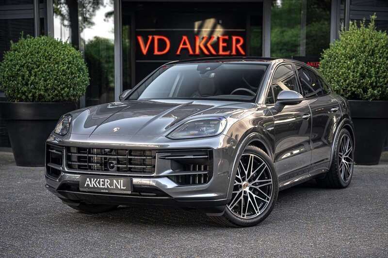 Grijs Gebruikt 2025 Porsche Cayenne SUV | € 142.880 - Afbeelding 1/4