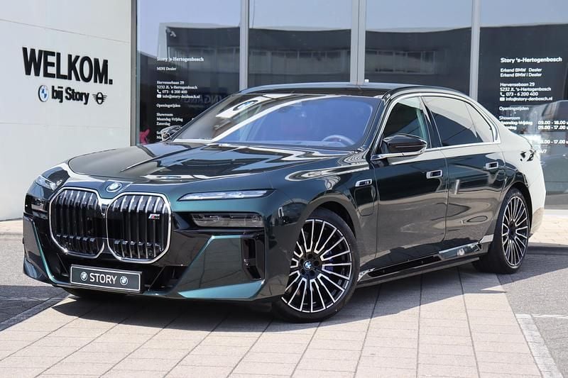 Groen Nieuw 2025 BMW M760e Executive Sedan | € 209.365 - Afbeelding 1/4