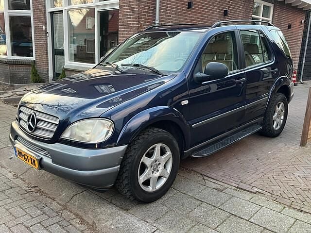 Blauw Occasion 2001 Mercedes 320 SUV | € 3.999 (Super prijs) - Afbeelding 1/4