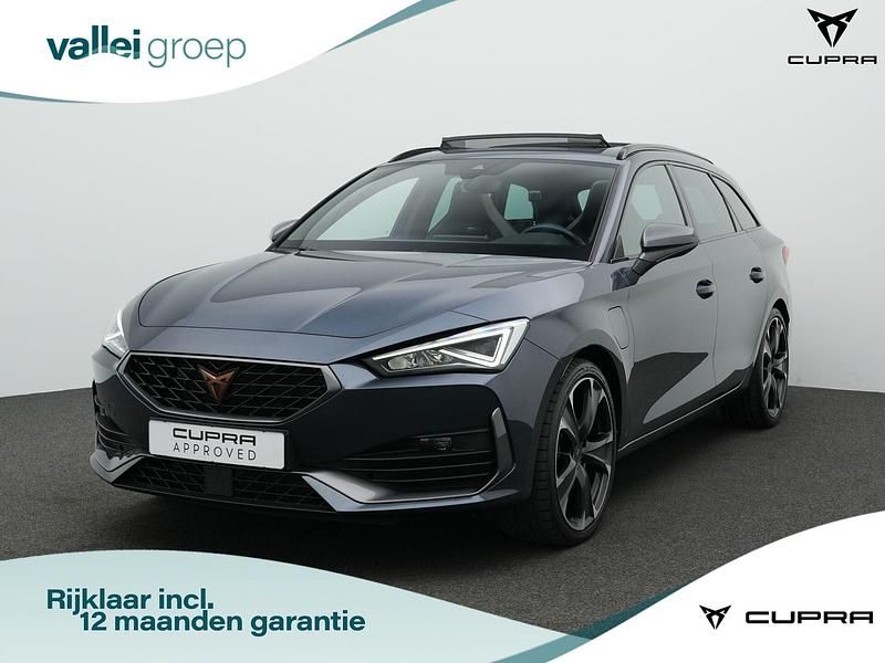Grijs Gebruikt 2022 Cupra Leon VZ Stationwagen | € 31.800 (Iets duurder) - Afbeelding 1/4