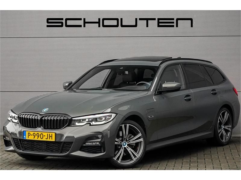 Grijs Occasion 2022 BMW 320 Stationwagen | € 28.900 (Iets duurder) - Afbeelding 1/3