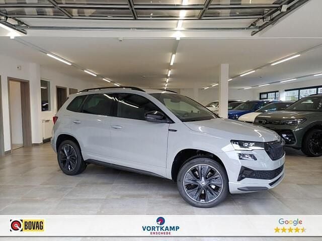 Grijs Nieuw 2025 Skoda Karoq SportLine SUV | € 44.950 (Eerlijke prijs) - Afbeelding 1/4
