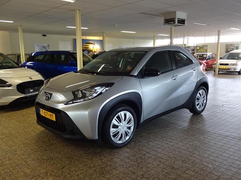 Occasion Toyota Aygo X Play 72 PK (52 kW) 2023 Grijs (metallic) SUV