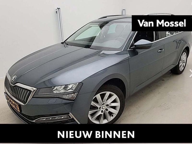 Occasion Skoda Superb Business Line 218 PK (160 kW) 2022 Grijs Stationwagen