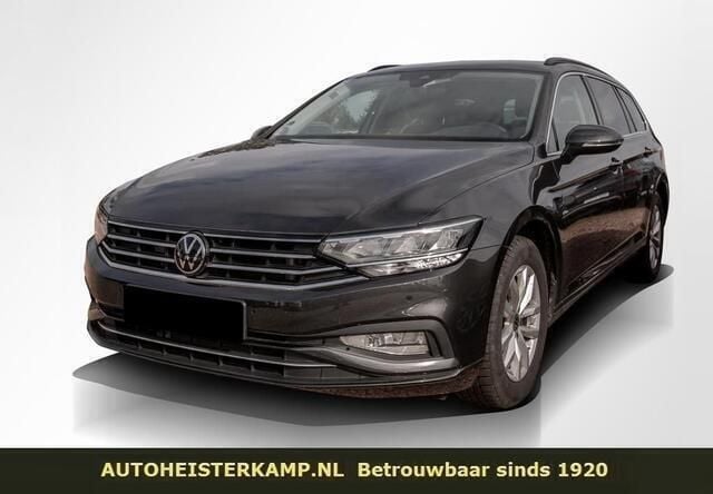 Grijs Occasion 2024 VW Passat Stationwagen | € 43.950 (Goede deal) - Afbeelding 1/4