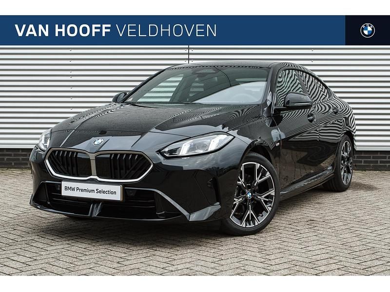 Zwart (metallic) Gebruikt 2025 BMW 220 M Sport Coupé | € 53.797 - Afbeelding 1/4