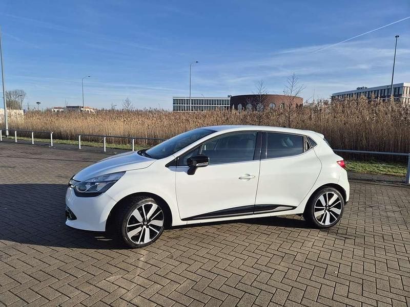 Wit Occasion 2015 Renault Clio IV Hatchback | € 7.950 (Eerlijke prijs) - Afbeelding 1/4