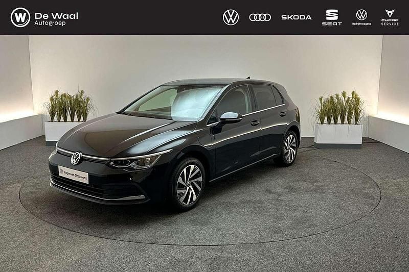Deep black Gebruikt 2022 VW Golf VIII Style Hatchback | € 24.800 (Goede deal) - Afbeelding 1/3
