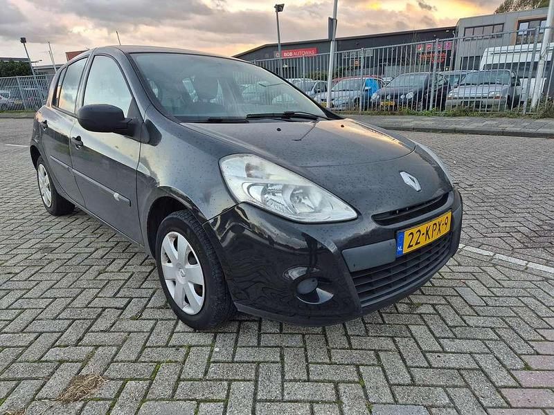 Occasion 2010 Renault Clio II Hatchback | € 2.250 (Eerlijke prijs) - Afbeelding 1/4