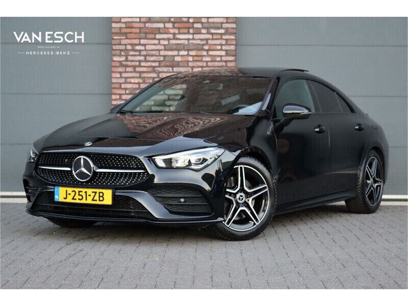 Zwart, metallic lak Gebruikt 2020 Mercedes CLA200 Business Coupé | € 35.000 (Duur) - Afbeelding 1/4