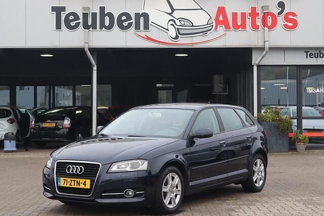 Blauw Gebruikt 2013 Audi A3 Sportback Attraction Hatchback | € 7.795 (Super prijs) - Afbeelding 1/4