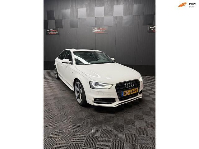 Wit Occasion 2013 Audi A4 S-Line Sedan | € 6.950 (Eerlijke prijs) - Afbeelding 1/4