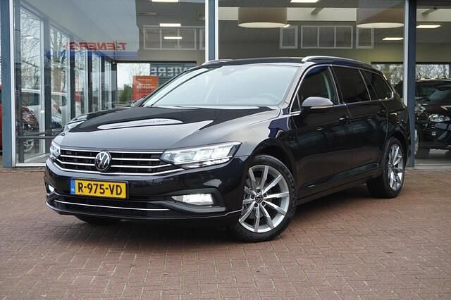 Zwart Occasion 2022 VW Passat Business Stationwagen | € 19.999 (Goede deal) - Afbeelding 1/4