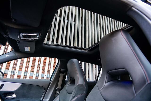 Occasion Mercedes A180 Premium Plus 116 PK (85 kW) 2019 Blauw Hatchback