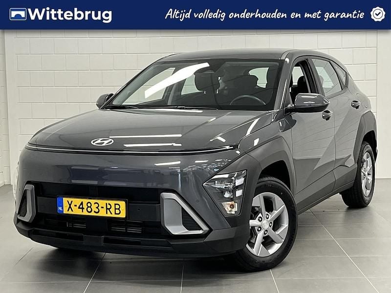 Grijs Gebruikt 2024 Hyundai Kona Comfort SUV | € 26.425 (Eerlijke prijs) - Afbeelding 1/3