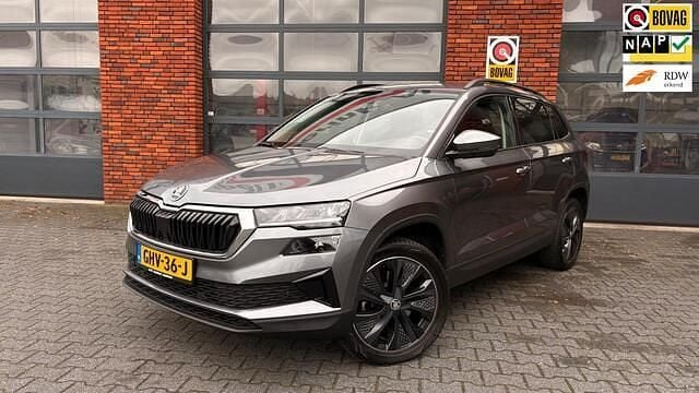 Grijs Gebruikt 2024 Skoda Karoq Business Line SUV | € 33.450 (Goede deal) - Afbeelding 1/4