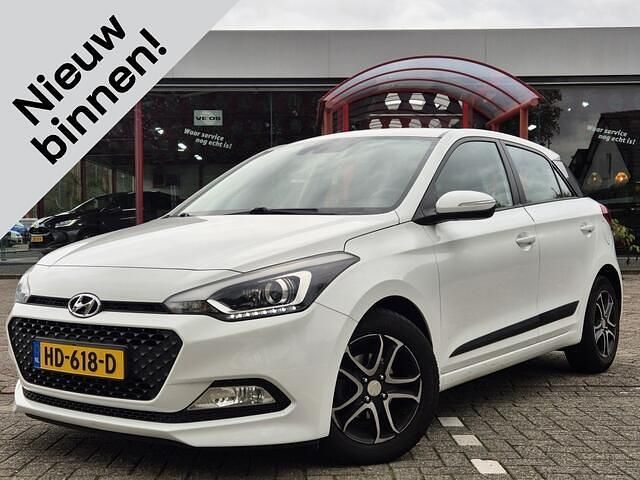 Wit Gebruikt 2015 Hyundai i20 Hatchback | € 7.770 (Eerlijke prijs) - Afbeelding 1/3