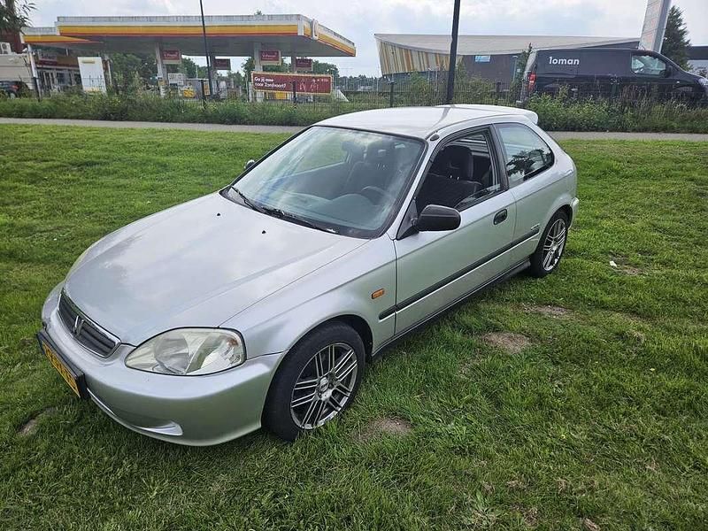 Grijs Gebruikt 2000 Honda Civic Hatchback | € 1.500 (Goede deal) - Afbeelding 1/4