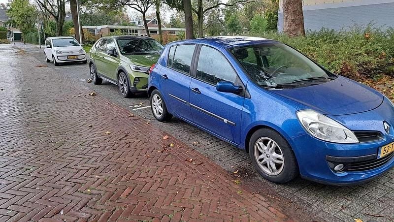 Blauw Gebruikt 2007 Renault Clio II Dynamique Hatchback | € 1.450 (Goede deal) - Afbeelding 1/4