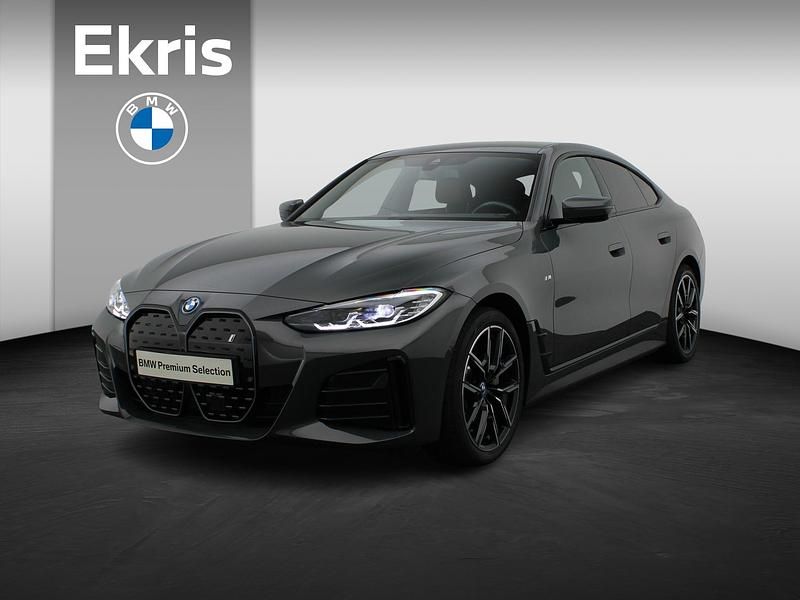 Grijs (metallic) Gebruikt 2022 BMW i4 M Sport Sedan | € 40.900 (Eerlijke prijs) - Afbeelding 1/4