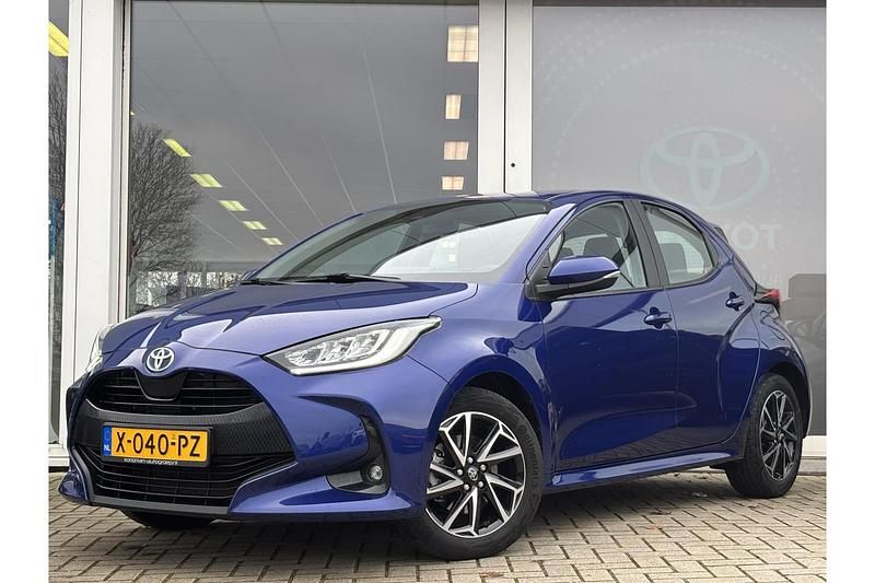 Blauw Occasion 2024 Toyota Yaris Hybrid Hatchback | € 25.749 (Iets duurder) - Afbeelding 1/1