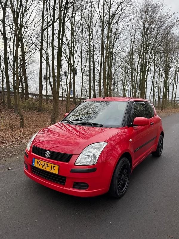 Occasion Suzuki Swift 93 PK (68 kW) 2005 Rood Hatchback
