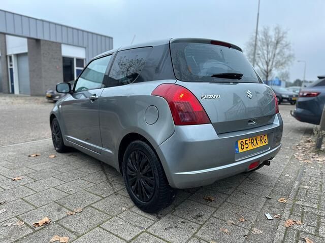 Occasion Suzuki Swift Exclusive 92 PK (67 kW) 2005 Grijs Hatchback