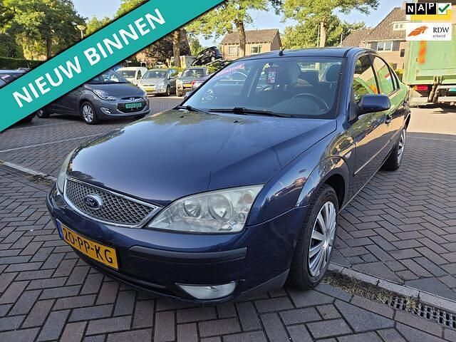 Blauw, metallic lak Gebruikt 2004 Ford Mondeo Trend Sedan | € 999 (Goede deal) - Afbeelding 1/4