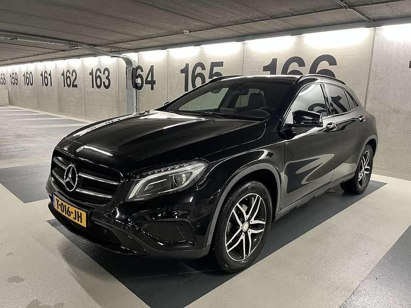 Zwart Gebruikt 2016 Mercedes GLA200 Ambition SUV | € 19.500 (Eerlijke prijs) - Afbeelding 1/4